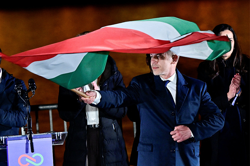 Thirty long nights for Hungary: Orban has fallen, but why must Magyars wait more than a month for power?