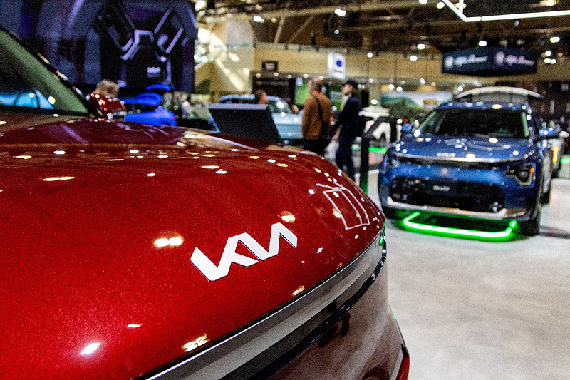 Kia unveils plan through 2030: Ambitious sales targets, hybrids remain