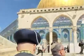 An extremist Jewish rabbi entered the Al-Aqsa Mosque area and performed a religious ritual.