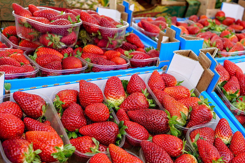 The season of the beloved fruit has begun: Here's how to distinguish domestic from imported strawberries.