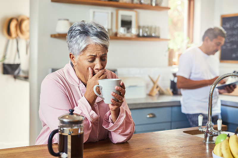 Do you drink coffee on an empty stomach? Here's what you're actually doing to your body.