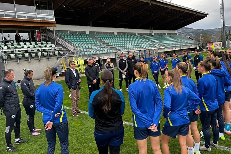 Bosnian women's footballers today aim to step towards first place in the World Cup qualifiers.