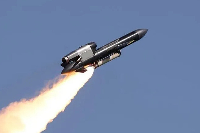 Renault has developed the Chorus cruise missile, which carries a 500-kilogram warhead.