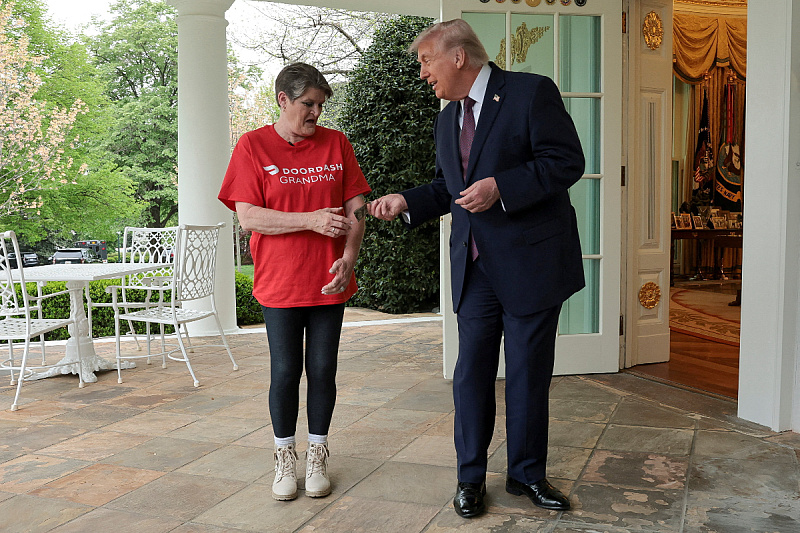 Who is Trump's "Granny Deliverer": She previously defended him publicly before the U.S. Congress