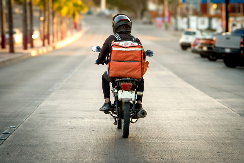 Romania is a European hub for Asian labor, here's how much food delivery workers earn.