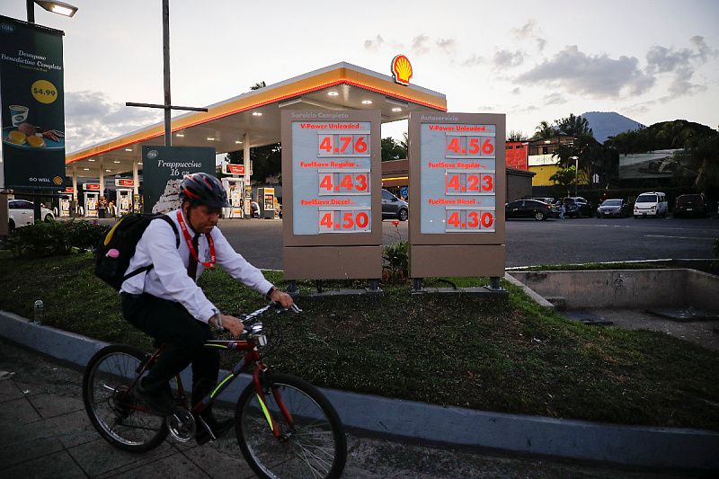 Oil prices continue to fall, with a barrel just short of dropping below $90.