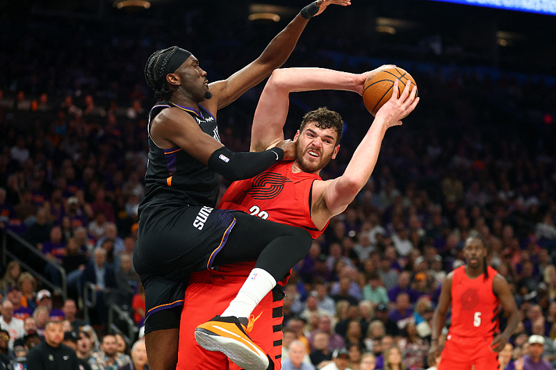 Portland defeated Phoenix and secured a playoff spot, while Miami ended the season with a loss to Charlotte.