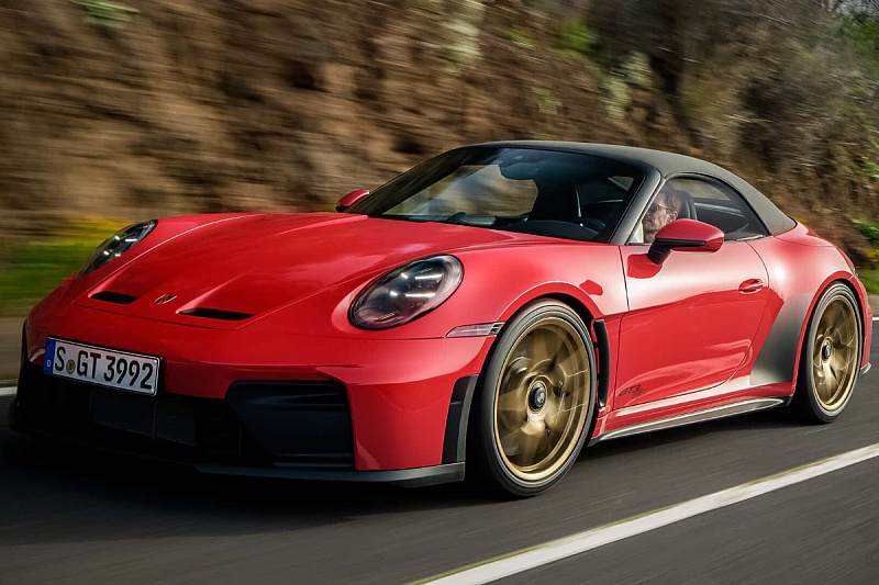 The first Porsche 911 GT3 in a "topless" edition has arrived on the scene.