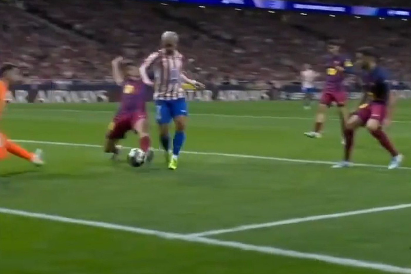 Should Barcelona's second goal have been disallowed? Footage shows an obvious error by referee Turpin.