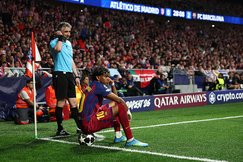 Yamal under criticism, here's what Barcelona's star was doing while his teammate was being helped