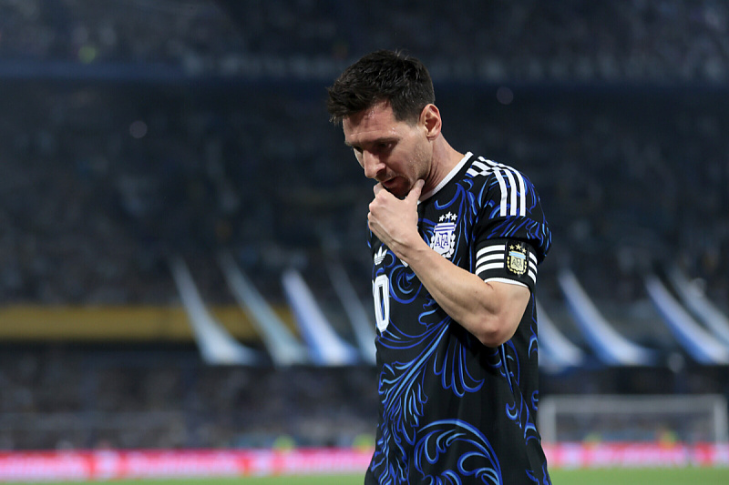 Messi accused of fraud, faces lawsuit over national team match.