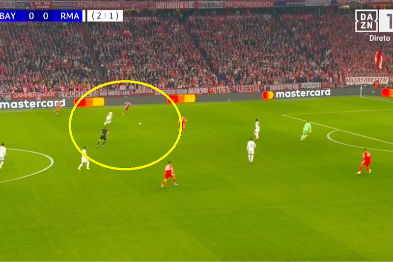 Look at Neuer's unbelievable blunder in the 35th second that gave Real the lead in Munich.