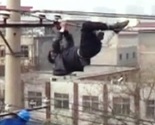 Pijani Kinez hodao po električnim kablovima