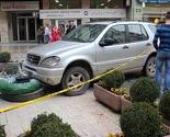 Projurio kroz Ferhadiju i parkirao se ispred Vječne vatre