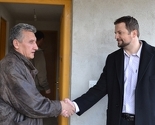 Povratnik u selo Turovi Senad Muzaferović dobio ključeve obnovljene kuće