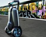 Električni skuter veličine kofera idealan za probijanje kroz gužve