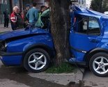 Zenica: Vozač Golfa izgubio kontrolu nad vozilom i udario u drvo