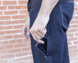 Denim proizveo farmerice sa posebnim džepom za mobilne telefone