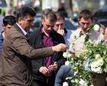 Delegacija iz RS-a položila cvijeće, desetak građana na desnoj obali Miljacke pjevalo "Jedna si jedina"