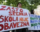 Tuzlanski srednjoškolci na protestima pitaju: Zašto srednja škola nije obavezna?