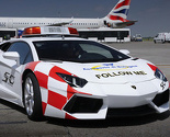 Lamborghini Aventador navodi avione na aerodromu u Bologni