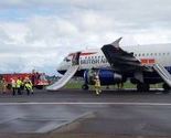 Avion prisilno sletio na Heathrow, za njim ostao trag crnog dima