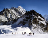 Troje alpinista poginulo na Himalajima