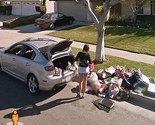 Google Street View snimio trenutak kada je momak izbacio djevojku iz kuće