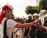 Ljepša strana protesta u Turskoj: Ljubav i cvijeće kao odgovor na nasilje