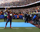 Neymara na stadionu Camp Nou dočekalo 56.000 navijača
