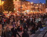 Građani spremni da još jednu noć probdiju pred Parlamentom