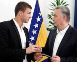 Molba Džeki da vrati diplomatski pasoš u znak podrške djeci BiH