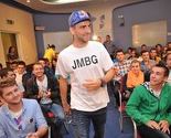 Ibišević na druženju sa studentima u majici s natpisom JMBG