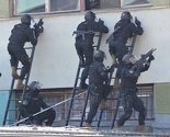 Pokazna vježba: Specijalna policija spašavala taoce u školi u Hrasnom