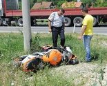 Teško povrijeđena djevojka u sudaru BMW-a i motocikla