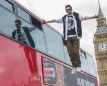 Mađioničar Dynamo levitira pored krova londonskog autobusa