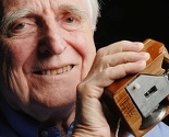 Umro Doug Engelbart, izumitelj kompjuterskog miša