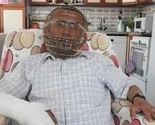 Muškarac "zaključao" glavu u kavez kako bi prestao pušiti