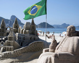 Rio pokrio golišave skulpture žena uoči dolaska pape