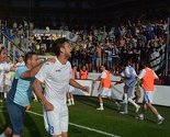 Ujedinjeni igrači i navijači Želje žele pobjedu i prolaz protiv Viktorije
