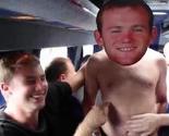 Pogledajte kako Wayne Rooney trči za Chelseajevim autobusom