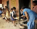 Nastavnici u Indiji više ne žele dijeliti besplatne obroke djeci u školama