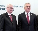 Nikolić Josipovića poljubio tri puta