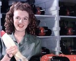 Fotografije još nepoznate Marilyn Monroe dok je radila u vojnoj fabrici