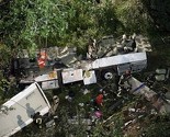 Autobus se survao u provaliju u Italiji, najmanje 37 putnika poginulo
