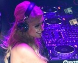 Seksipilna Paris Hilton "zapalila" Ibizu DJ-evskim tonovima