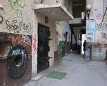 Identifikovan preminuli muškarac u Titovoj ulici: Uzrok smrti pad