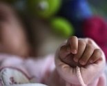 Kina: Pod istragom policajac koji je bacio bebu na tlo i slomio joj lobanju