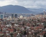 Srednjoškolci u akciji "Obojimo sivu perspektivu" ispred Katedrale u Sarajevu