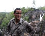 Bear Grylls postavio veliki tobogan na svome otoku i naljutio gradske vijećnike